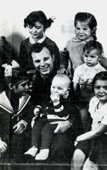 С детьми космонавтов. Год 1965.