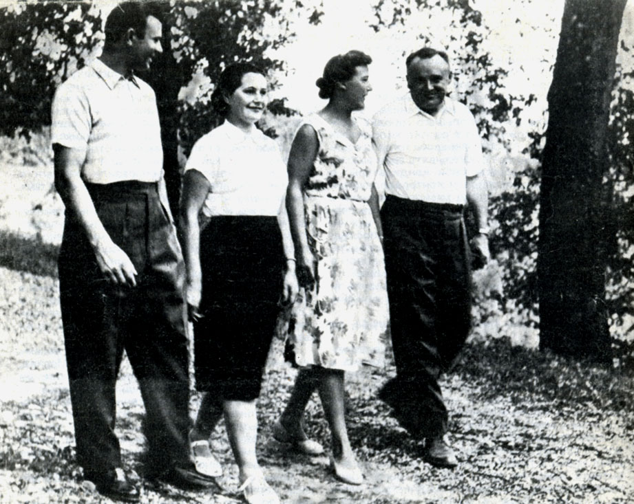 Валентна и Юрий Гагарины, Нина Ивановна и Сергей Павлович Королевы на отдыхе в Сочи. Год 1961.